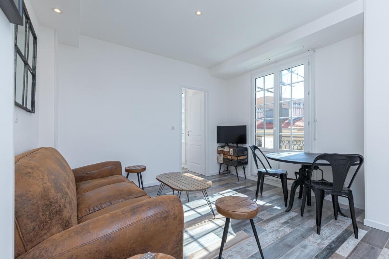 Squared Head-Apartment With Terrace In Niza Exterior foto